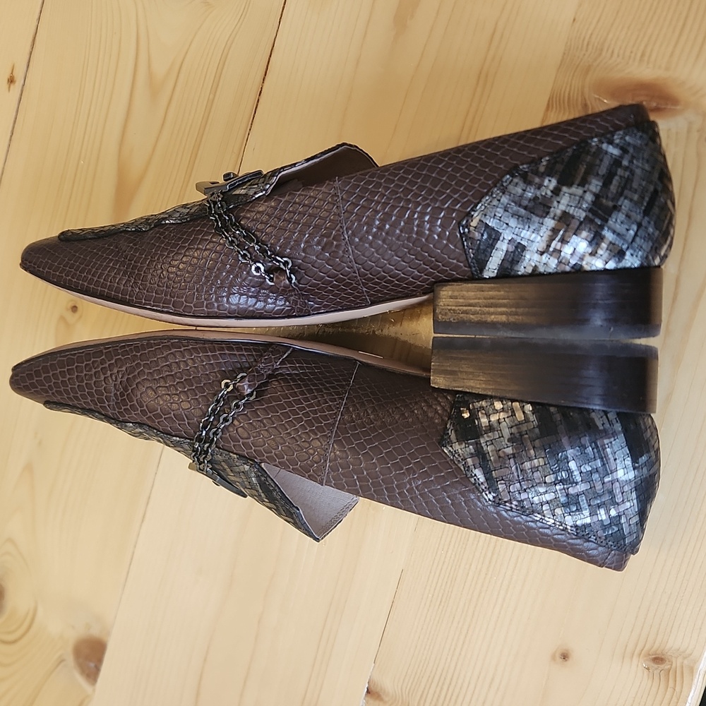 Louise Et Cie Everland Loafer Slip On Snake Embossed Leather Chain Detail sz 9.5 - Picture 8 of 14
